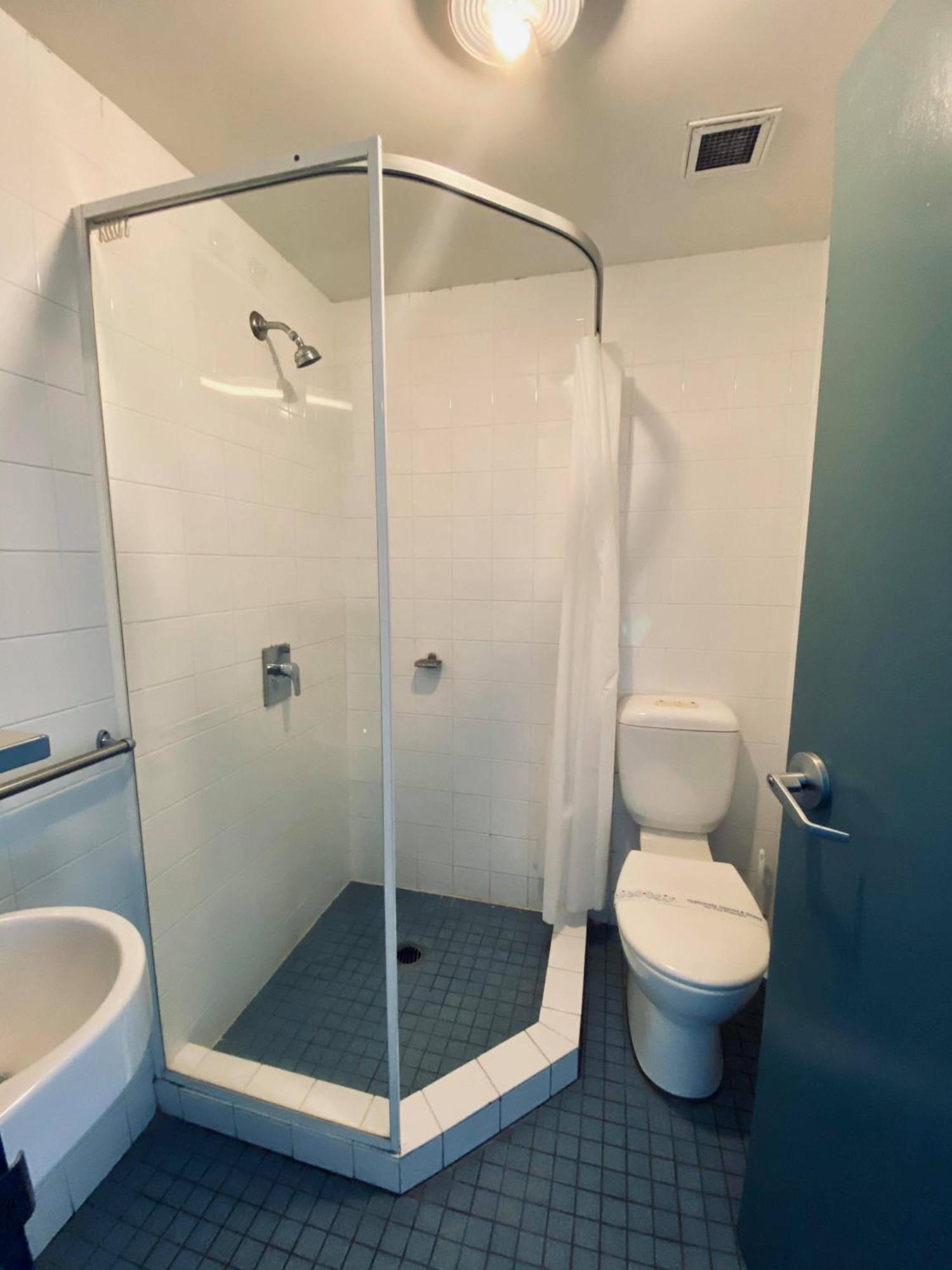 Boardrider Backpackers And Budget Motel Сидни Екстериор снимка