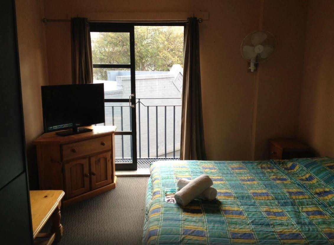 Boardrider Backpackers And Budget Motel Сидни Екстериор снимка